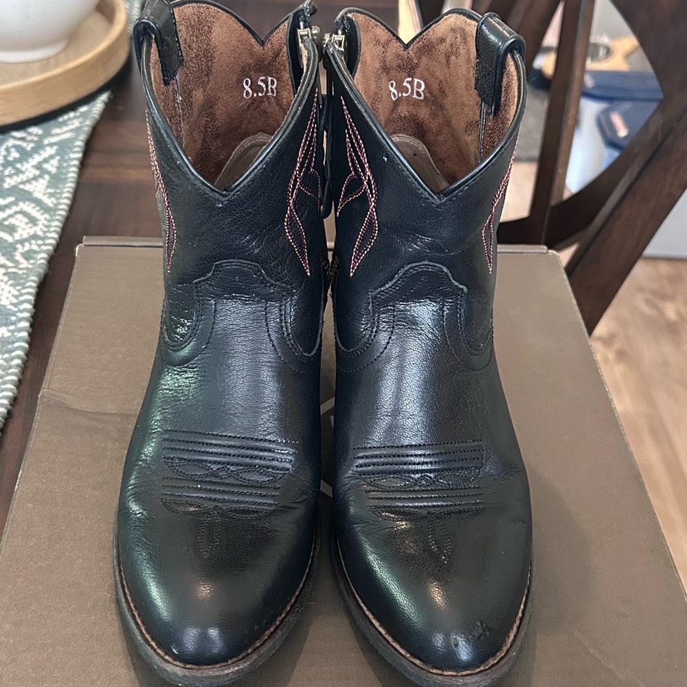 Ariat Black "Darlin" Western Boots size 8.5